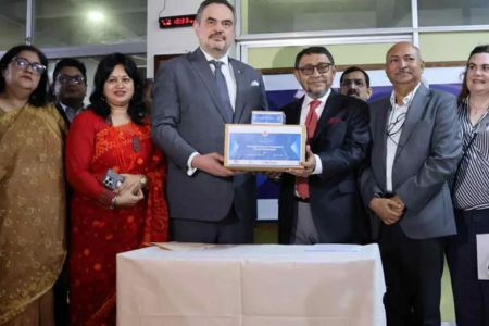 বাংলাদেশ সরকারকে ৬ লাখ যক্ষ্মার কিট ও শিশুদের জন্য ওষুধ দিলো যুক্তরাষ্ট্র