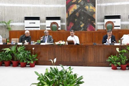 প্রধানমন্ত্রীর সভাপতিত্বে মন্ত্রিসভার বৈঠক চলছে