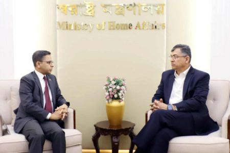 স্বরাষ্ট্রমন্ত্রীর সঙ্গে ভারতের হাইকমিশনারের বৈঠক