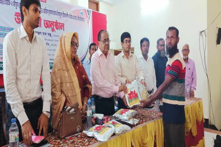 শার্শায় কৃষকদের মাঝে বিনামুল্যে বীজ ও সার বিতরন