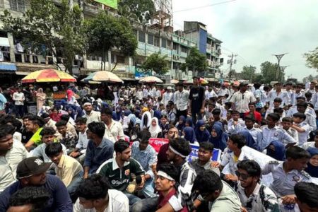 বেনাপোলে হাসপাতালের দাবিতে উত্তাল জনপদ, দ্রুত উদ্যোগের আশ্বাস প্রশাসনের