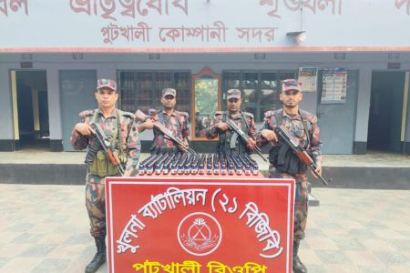 বেনাপোল পুটখালী সিমান্ত থেকে ১৭৫ বোতল ভারতীয় নেশা জাতীয় সিরাপ উদ্ধার