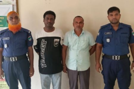 বেনাপোলে ভ্যানচালকের গলা চেপে ভ্যান ছিনতাইয়ের চেষ্টায় আটক ২