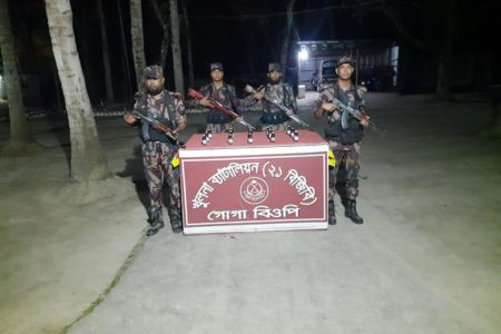 সীমান্ত এলাকায় বিজিবি অভিযানে উইনিক্স সিরাপ উদ্ধার