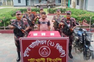 বেনাপোল পুটখালী সিমান্ত এলাকায় বিজিবি অভিযানে ৩ পিচ স্বর্ণবারসহ আটক-১