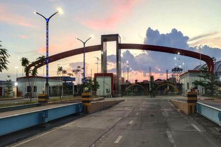 বেনাপোল স্থলবন্দরে সিএন্ডএফ-কাস্টমস উত্তেজনা-ভুল এন্ট্রির অভিযোগে সাময়িক বন্ধ আমদানি-রপ্তানি