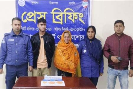 বেনাপোল সিমান্ত থেকে ৫০০ পিচ ইয়াবাসহ দুই মাদক ব্যবসায়ী আটক