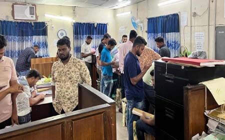 কাস্টমস হাউসে কর্মচাঞ্চল্যতা