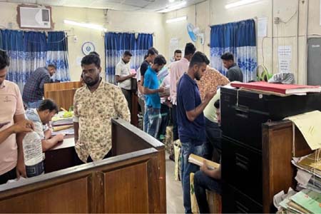 কাস্টমস হাউসে কর্মচাঞ্চল্যতা