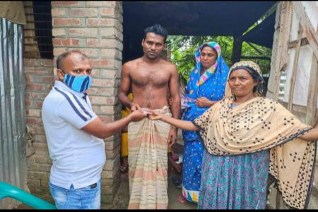 ফেসবুকে জানতে পেরে অপারেশন খরচ পাঠিয়ে দিলেন বেনাপোল পৌর মেয়র লিটন