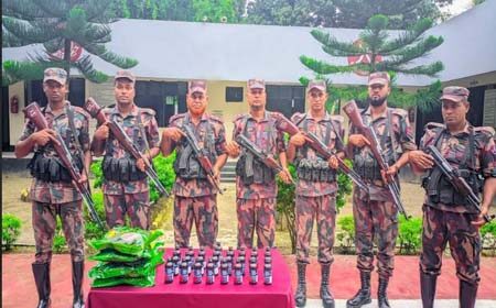 সিমান্ত থেকে বিদেশি মদ