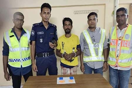 বেনাপোলে পুলিশের অভিযানে ইয়াবা-গাঁজাসহ গ্রেফতার ২