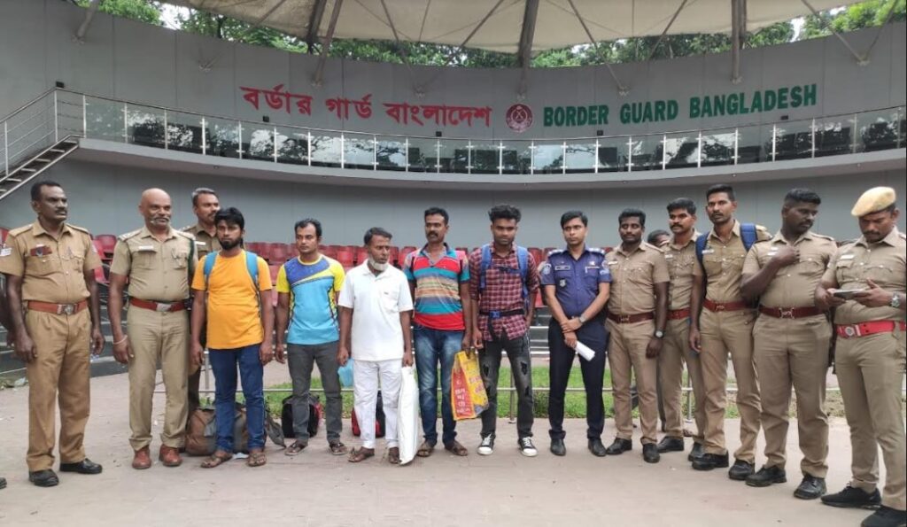 ভারতে পাচারের শিকার ৫ বাংলাদেশিকে বেনাপোলে হস্তান্তর