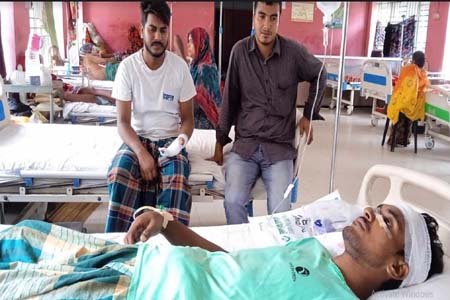 শার্শায় পাওনা টাকা ফেরত চাওয়ায় বেদম মারপিটে আহত ৩