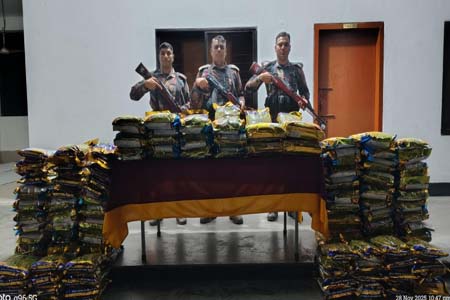 বেনাপোলে বিজিবির অভিযানে চোরাচালান পণ্য আটক 