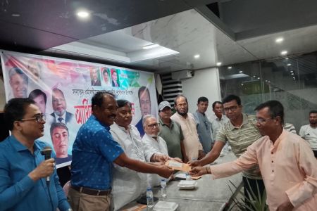 বেনাপোলে দুর্গাপূজা উপলক্ষে পূজা মণ্ডপগুলোতে আর্থিক সহায়তা