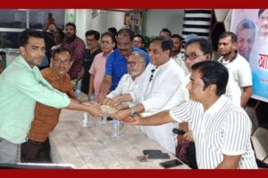 বেনাপোলে ৪টি পূজা মণ্ডপে পৌর বিএনপি সাধারণ সম্পাদক আবু তাহেরের অর্থ অনুদান প্রদান