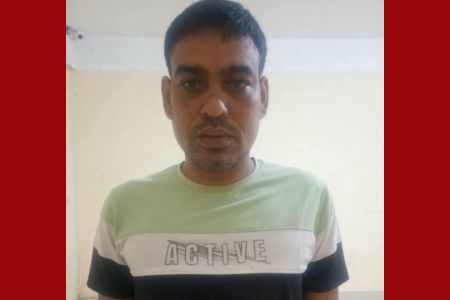বেনাপোল দৌলতপুর সীমান্ত থেকে নিষিদ্ধ  যুবলীগ নেতা আরিফুল আটক