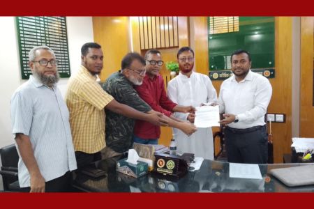 বেনাপোলে জমি অধিগ্রহণের টাকা পরিষোধের দাবিতে জেলা প্রশাসকের কাছে স্বারক লিপি