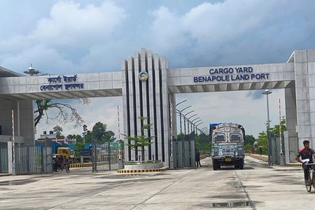 সপ্তাহজুড়ে বেনাপোল-পেট্রাপোল বন্দরে আমদানি-রপ্তানি বন্ধ