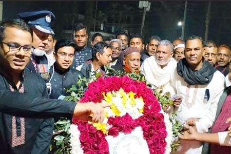 ভাষা সৈনিক চত্বরে ভাষা শহীদদের প্রতি বিনম্র শ্রদ্ধা