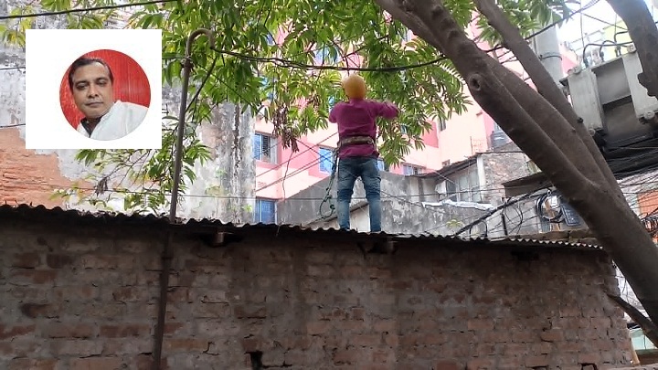 বিশ্বনাথের অপরাধে কলরেডীর পুরাতন বাড়ির বিদ্যুৎ সংযোগ বিচ্ছিন্ন