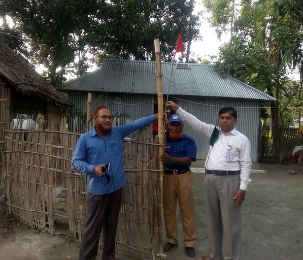 করোনা প্রতিরোধে নিরলস কাজ করে যাচ্ছেন বিশ্বনাথ সরকার
