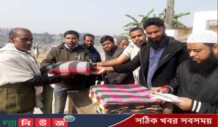 রাণীনগরে অসহায় দরিদ্রদের মাঝে কম্বল বিতরণ