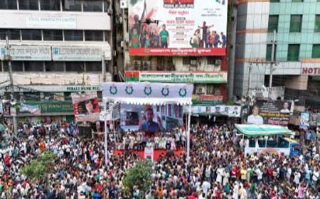 বিএনপির কেন্দ্রীয় কার্যালয়ের সামনে থেকে শুরু করেছে বিজয় র‌্যালি