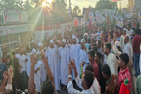 বিএনপির প্রার্থী পরিবর্তনের দাবিতে কাফনের কাপড়