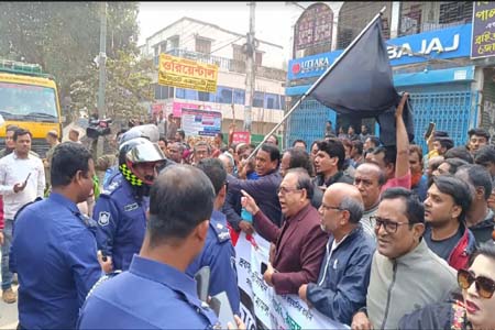 মিছিলে পুলিশের বাঁধা