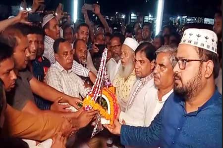 গৌরনদীতে শতাধিক বিএনপি নেতাকর্মী আওয়ামী লীগে যোগদান
