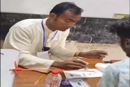 লক্ষ্মীপুর-৩ উপনির্বাচনে কেন্দ্র দখল করে প্রকাশ্যে নৌকায় সিল!
