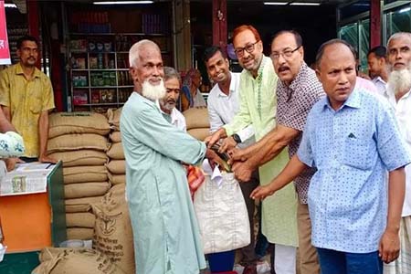 বোদায় স্বল্পমূল্যে ওএমএস এর চাল বিক্রয় শুরু
