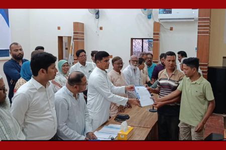 পঞ্চগড়ের বোদায় বরাদ্দকৃত ১ কোটি ৭৫ লাখ টাকা অনুদানের চেক বিতরণ 