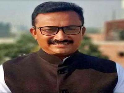 নেতার হাতে চেয়ারম্যান লাঞ্ছিত