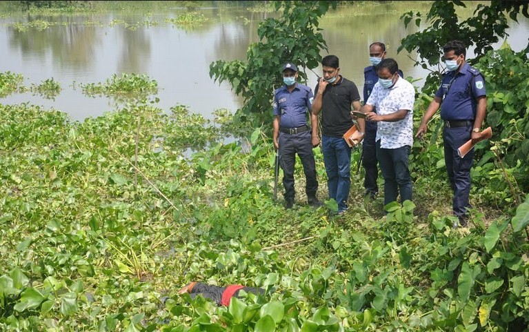 বগুড়ায় বাঙ্গালী নদী থেকে অজ্ঞাতনামা নারীর লাশ উদ্ধার