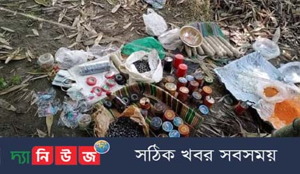 বেনাপোলে বাঁশ বাগানে মিলল ১০ বোমা, দু’হাজার বোমার সরঞ্জাম, আটক ৪