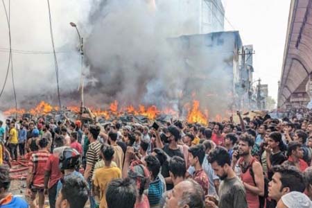 বঙ্গবাজারের আগুনের কারণ অনুসন্ধানে ফায়ার সার্ভিসের ৫ সদস্যের তদন্ত কমিটি