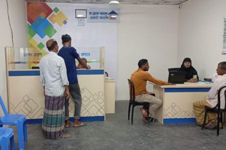 ব্র্যাক ব্যাংক এজেন্ট ব্যাংকিং বদলে দিয়েছে গ্রামবাংলার রেমিট্যান্সের চিত্র ২০২৫ সালে ২,৭২০ কোটি টাকা বিতরণ