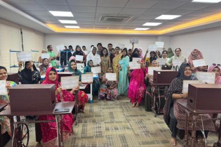 স্বাবলম্বী করতে ৭৮ জন বাক ও শ্রবণপ্রতিবন্ধী ব্যক্তিকে সেলাই মেশিন দিয়েছে ব্র্যাক ব্যাংক