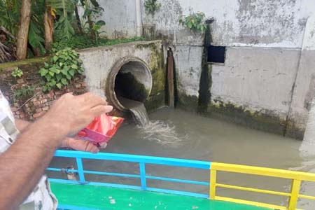 বুড়িগঙ্গায় তরল বর্জ্য
