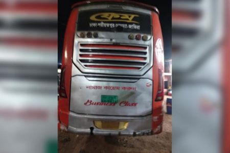 বৃদ্ধকে চাপা দেয়া ঘাতক বাস আটক করায় পুলিশের সাথে বিএনপি নেতার লাঞ্ছনা