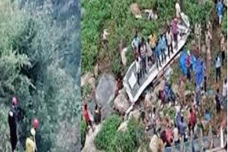 পানামায় বাস খাদে পড়ে প্রাণ হারিয়েছেন অন্তত ৩৯