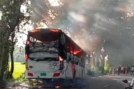 চলন্ত বাসে আগুন নিহত-১