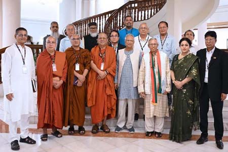 প্রধান উপদেষ্টার সাথে বৌদ্ধ ধর্মীয় নেতৃবৃন্দের শুভেচ্ছা