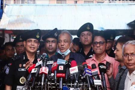 রাজধানীর মোহাম্মদপুর কৃষি মার্কেট পরিদর্শন