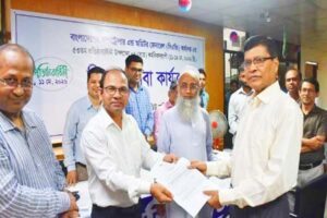 বিশেষ সেবা সপ্তাহ’ উপলক্ষ্যে বিভিন্ন অডিট অধিদপ্তর পরিদর্শন করলেন সিএজি