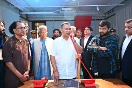 লাল টেলিফোনে শেখ হাসিনার কল রেকর্ড শুনলেন প্রধানমন্ত্রী