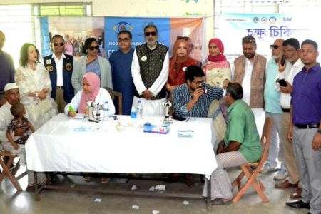 চন্দনাইশে লায়ন্স ক্লাব ও এসএএফের উদ্যোগে স্বাস্থ্যসেবা ক্যাম্প অনুষ্ঠিত